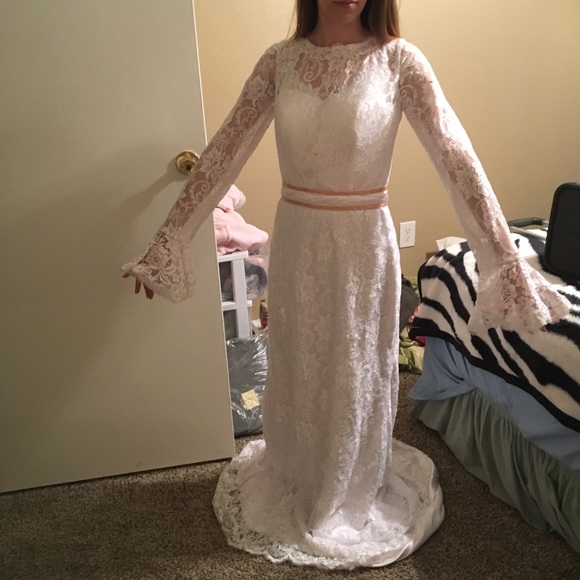 Dresses & Skirts - Beautiful White Lace Dress